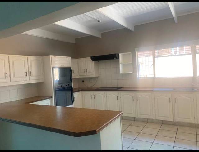 4 BEDROOM HOUSE FOR SALE IN CHROOM PARK